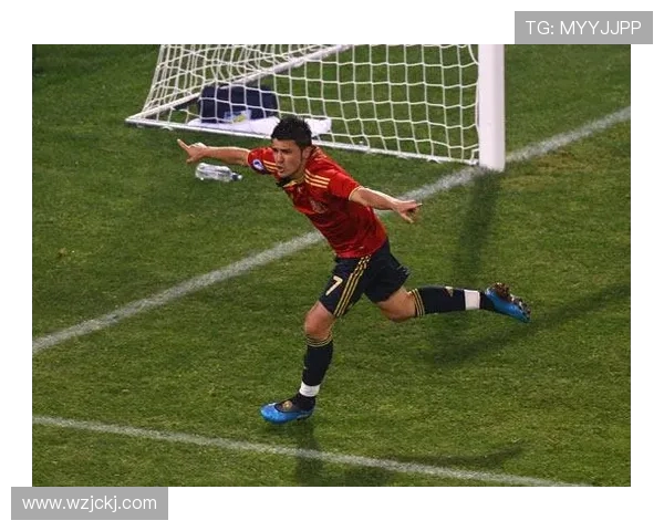 杨丽独家分享足球心得与技巧解析助你提升球技与战术理解